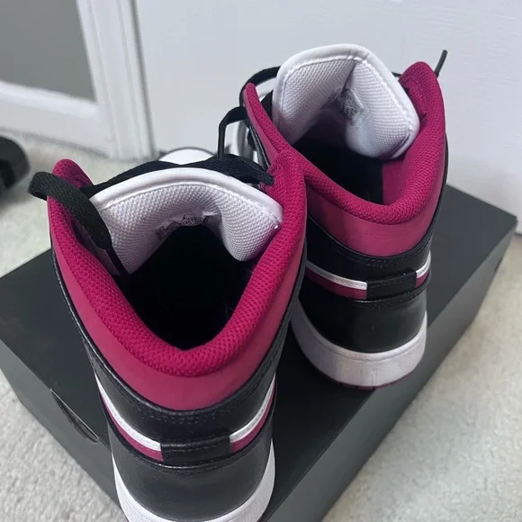 Air Jordan 1 Mid GS – White/Gym Red-Black (Size W8.5) - Picture 6 of 8